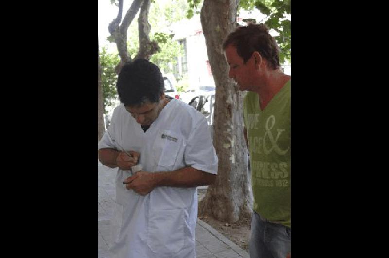 TÃ©cnicos del Instituto BacteriolÃ³gico TomÃ�s PerÃ³n visitaron General La Madrid y tomaron muestras del agua 