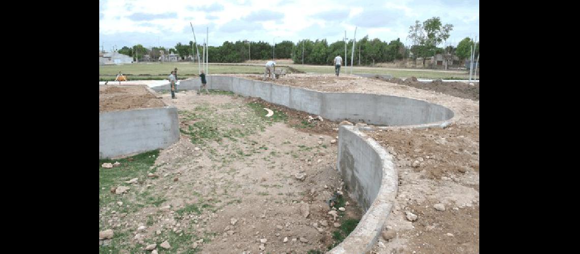 Vista de lo que serÃ� la pista de skatepark de la plaza 