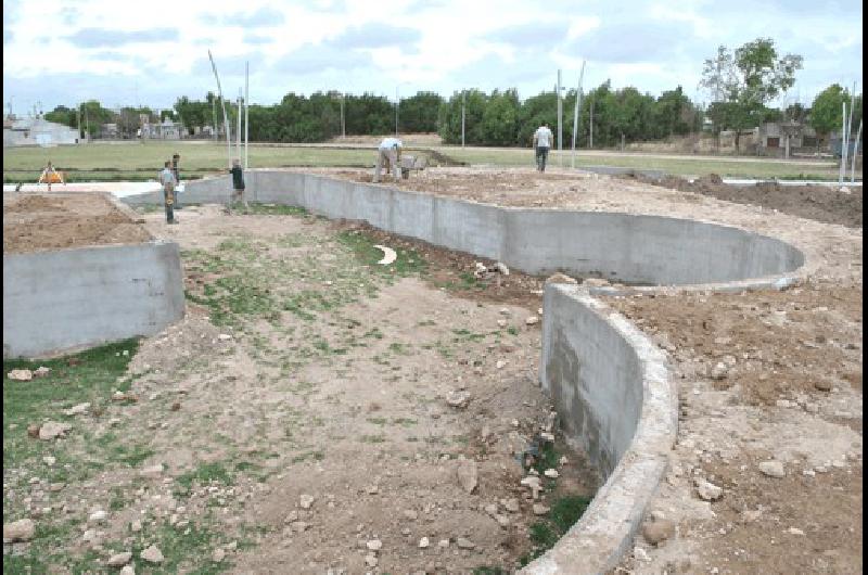 Vista de lo que serÃ� la pista de skatepark de la plaza 