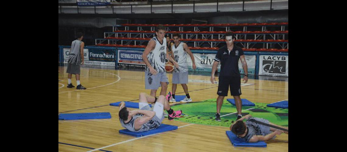 Estudiantes entrenÃ³ ayer en el Maxigimnasio de cara a su prÃ³ximo objetivo- Anzorena de Mendoza 