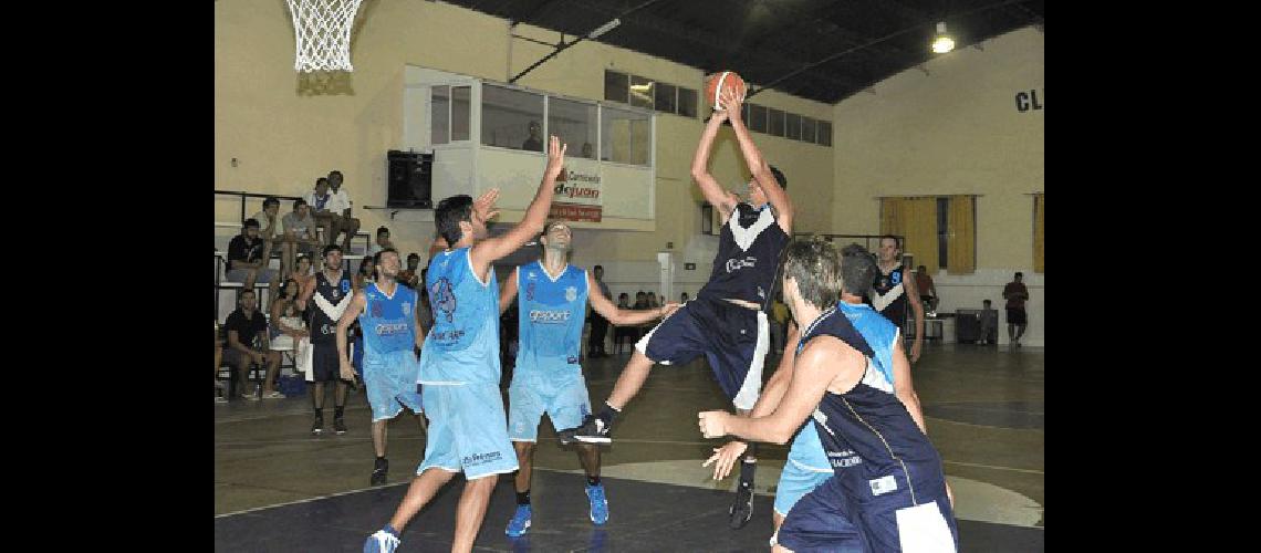 El ala pivote Gonzalo MarÃ­n anotÃ³ anoche 23 puntos para el equipo de Irineo Galli 