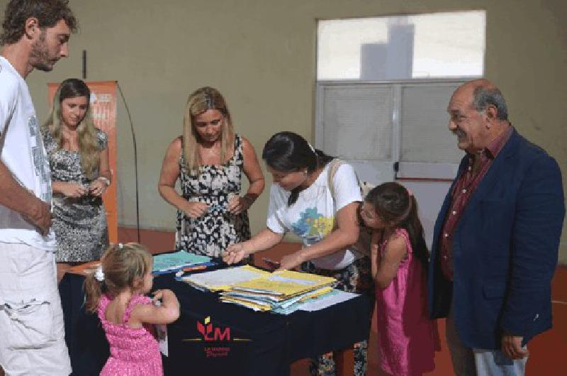 Familias lamatritenses beneficiarias con el programa Procrear realizaron la firma de escrituras de terrenos 