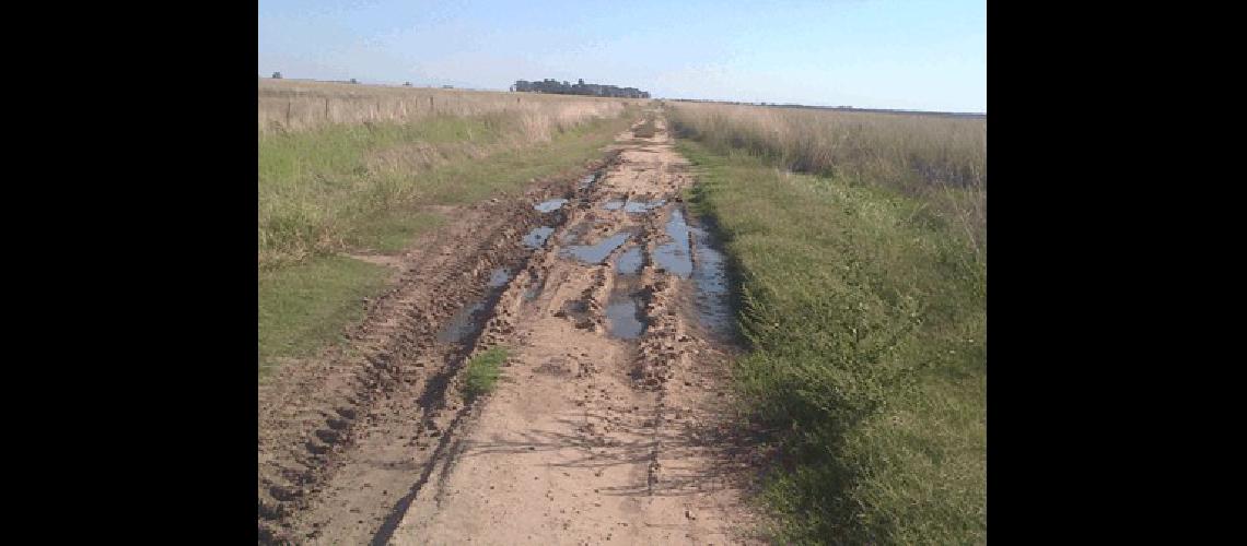 La falta de inversiÃ³n en maquinaria provoca serios problemas para transitar por los caminos lamatritenses 