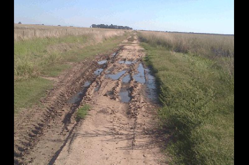 La falta de inversiÃ³n en maquinaria provoca serios problemas para transitar por los caminos lamatritenses 