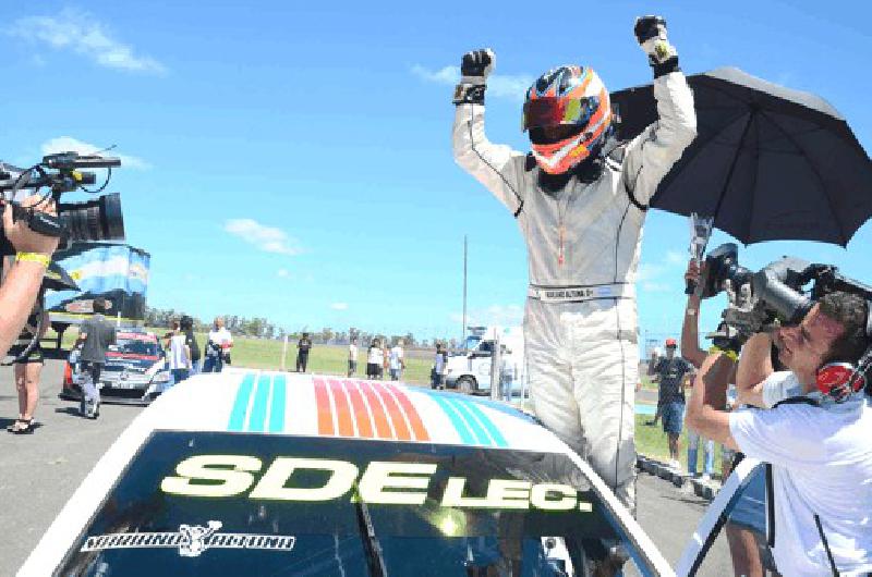 Mariano Altuna ganador en ParanÃ� es uno de los tres punteros que tiene Top Race V6 