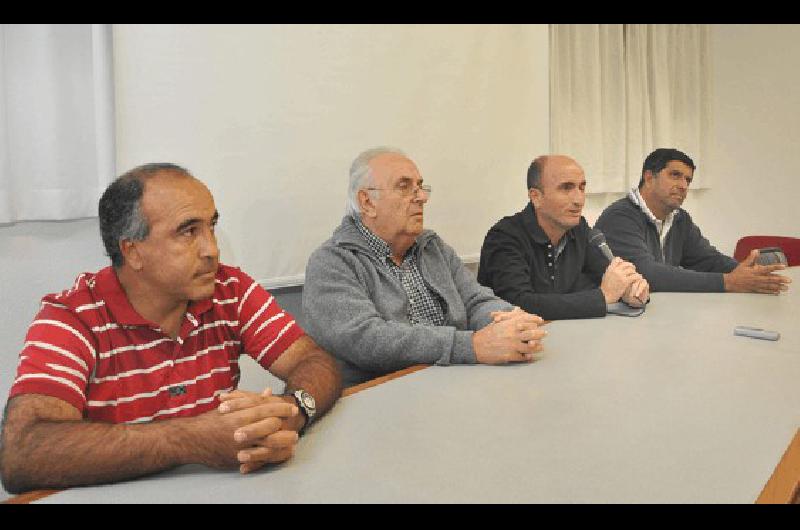 Pinedo DurÃn RodrÃ­guez y Rosatto durante la conferencia de prensa en la Casa del Deporte 