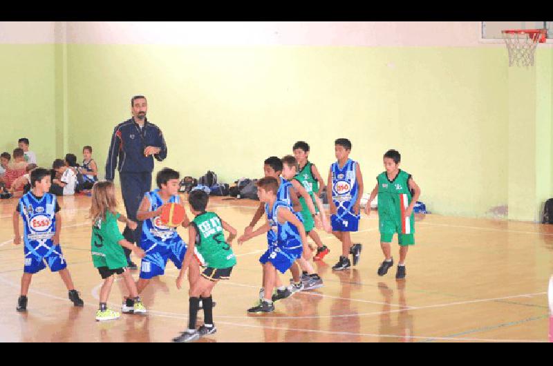 Los partidos se jugaron en el gimnasio del CEF local 