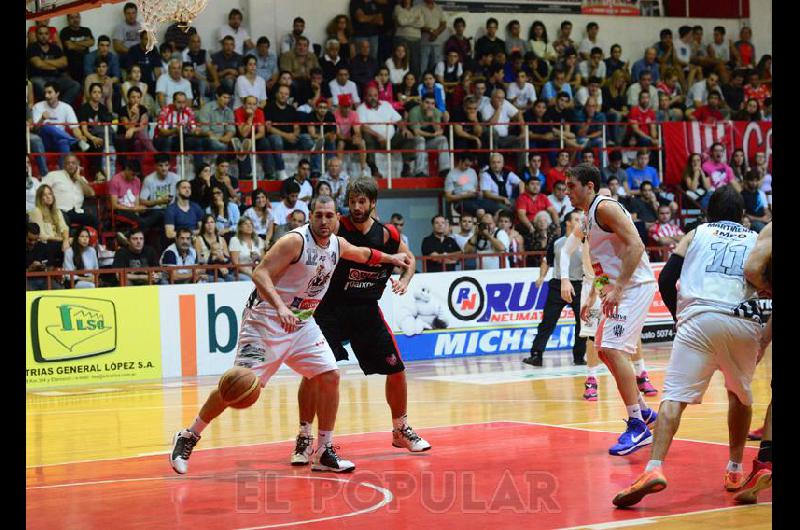 Estudiantes poco pudo hacer y cayoacute  80 a 55