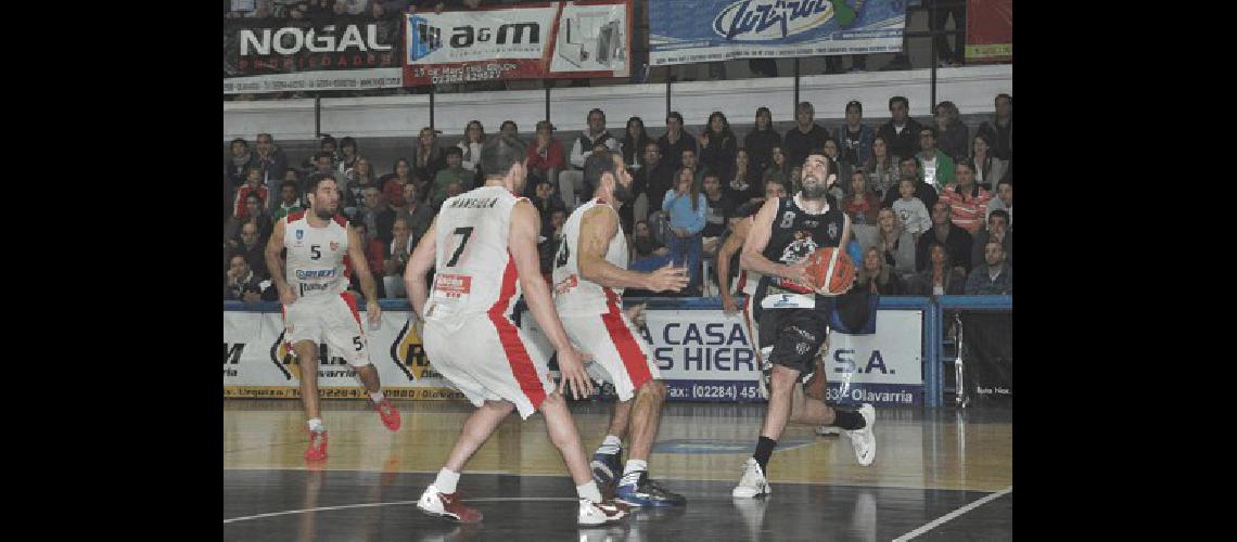 Estudiantes no pudo con Instituto en el Maxigimnasio y se fue ovacionado por su gente 