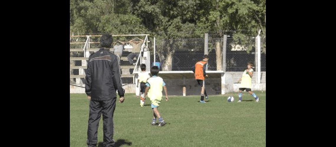 Di Carlo estuvo en la cancha de Racing observando a distintos chicos de La Madrid y la regiÃ³n Agencia