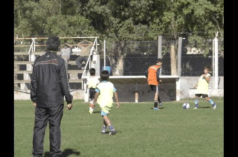 Di Carlo estuvo en la cancha de Racing observando a distintos chicos de La Madrid y la regiÃ³n Agencia