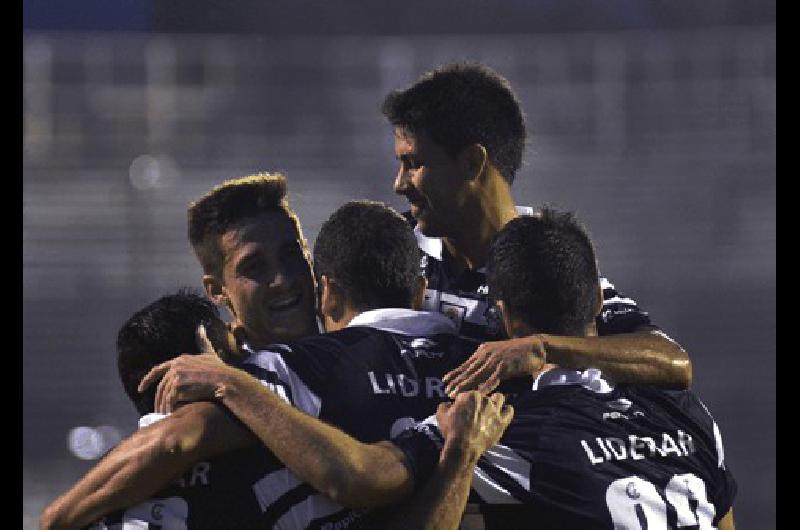 Gimnasia venciÃ³ a Quilmes en uno de los tres encuentros 