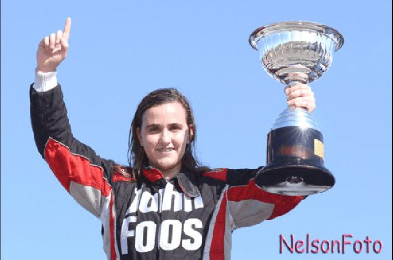 La Copa en lo mÃ�s alto Josefina Vigo ganÃ³ el domingo en La Plata su primera carrera en el GT 2000 