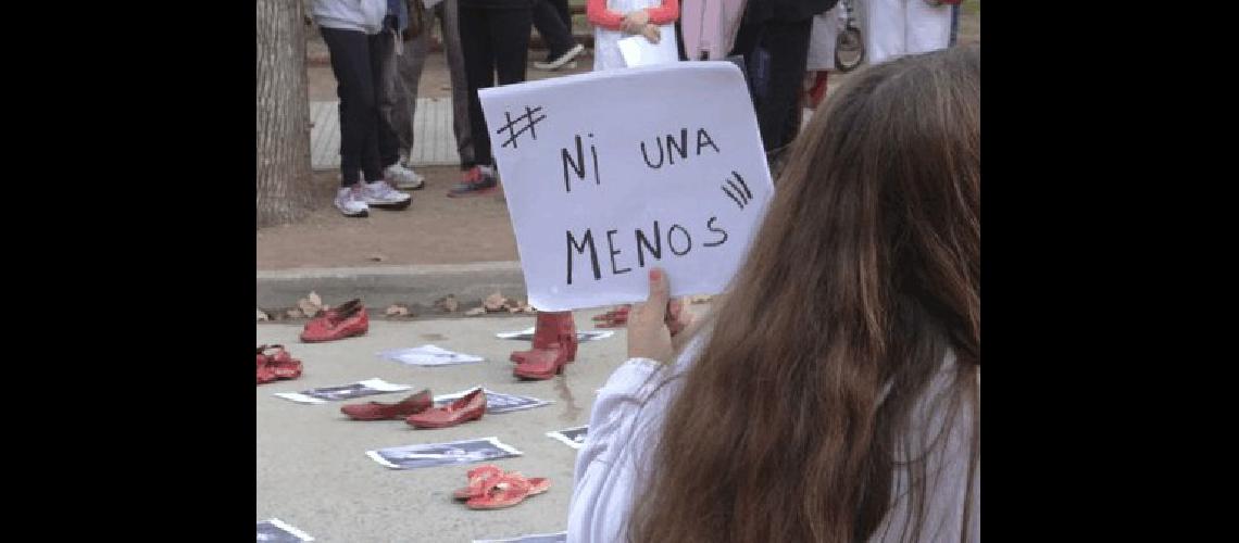 Una multitud se reuniÃ³ en la plaza San MartÃ­n bajo el lema Ni Una Menos 