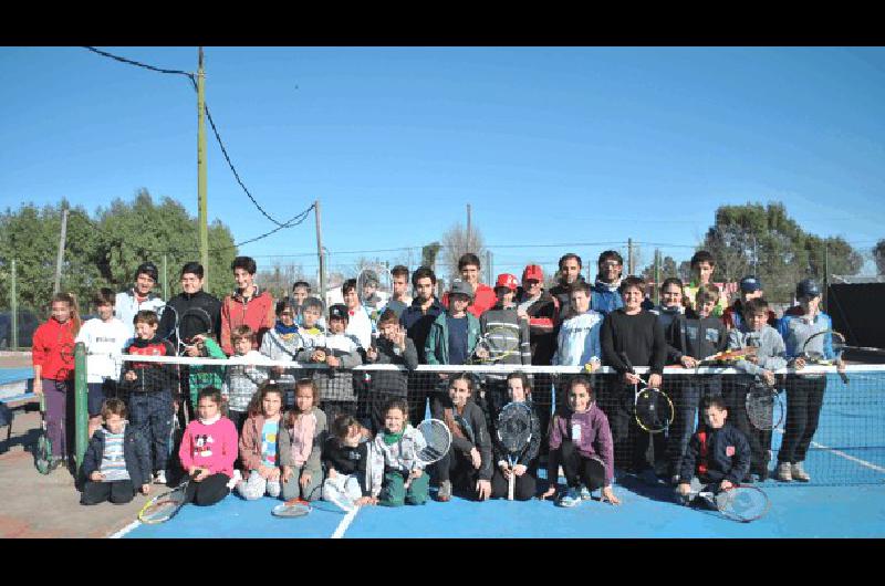 Grupo de jugadores de LilÃ�n La Madrid y Daireaux que jugaron en nuestra ciudad 