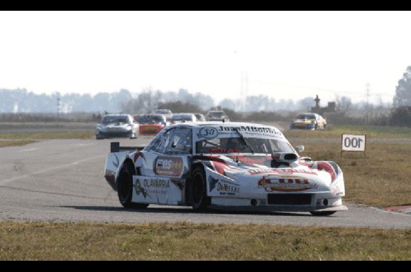 La Dodge del Azul Sport Team tripulada por Alejandro Weimann El piloto local largÃ³ en la 12Âª fila avanzÃ³ y terminÃ³ entre los mejores 10 del TC Pista Mouras 