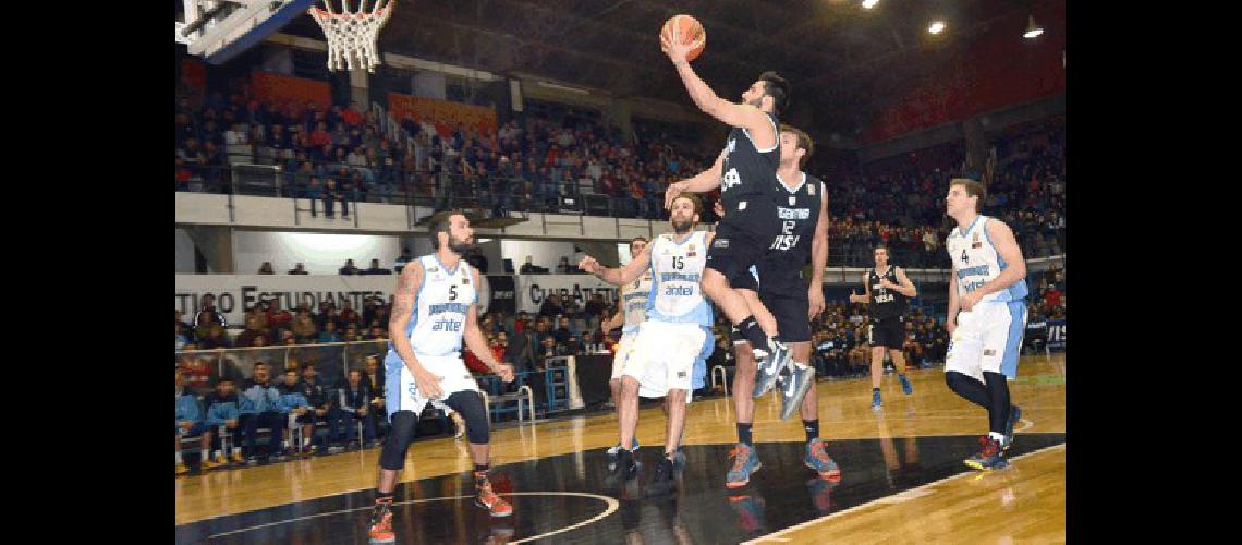 La Argentina se impuso anoche ante Uruguay en un Maxigimnasio que luciÃ³ como en sus mejores noches de Liga Nacional 