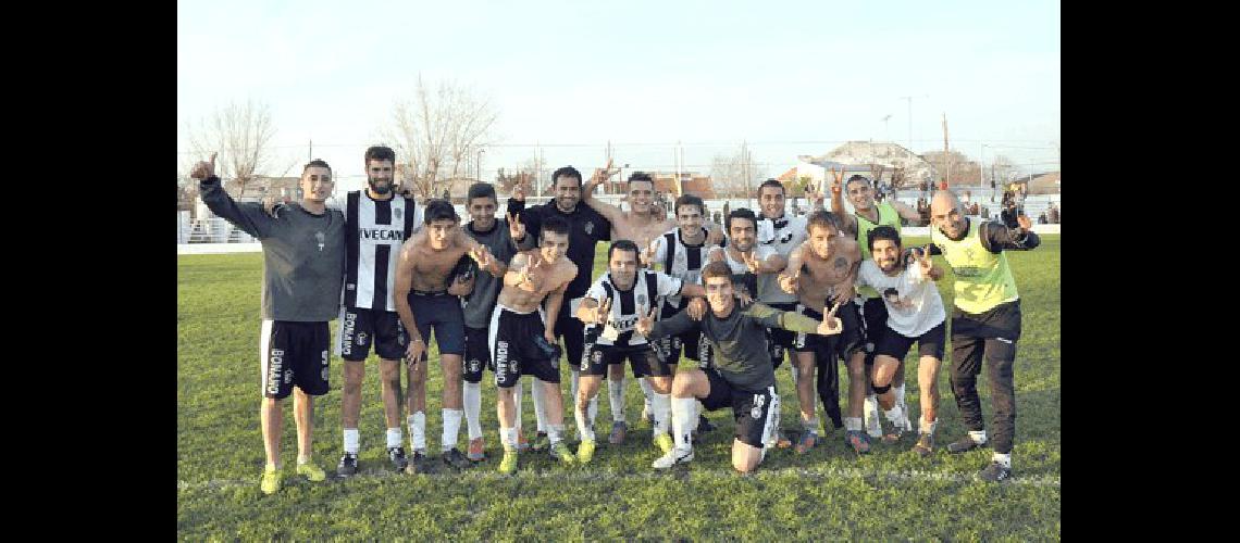 Estudiantes festejÃ³ en el Colasurdo Le ganÃ³ a Ferro y es el campeÃ³n del Inicial 