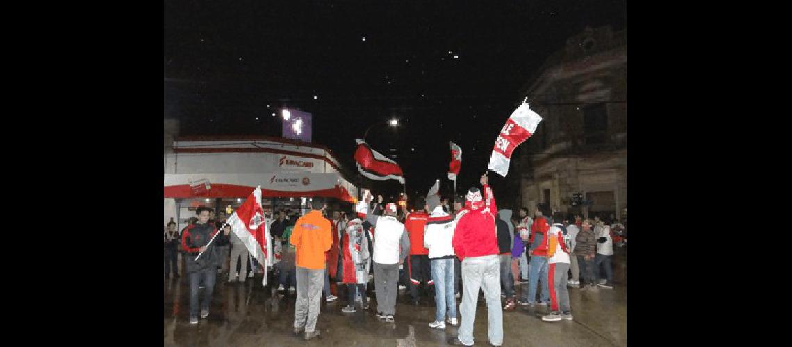 Los hinchas riverplatenses de La Madrid festejaron la obtenciÃ³n de la Copa Libertadores 