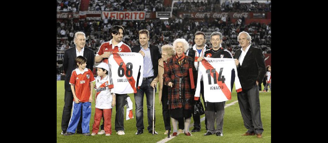 River homenajeÃ³ a Estela de Carlotto y a su nieto con una plaqueta y la camiseta 114 Ignacio Montoya Carlotto es un ferviente hincha del club Y la remera es hoy su cÃbala 