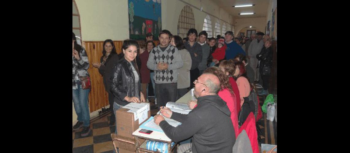 Aproximadamente un 80 por ciento de las personas habilitadas para votar cumpliÃ³ con su deber 