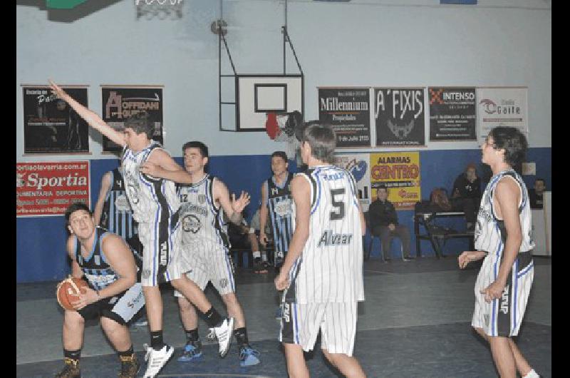 Ferro Carril Sud - Empleados de Comercio de General Alvear jugaron el sÃbado en el gimnasio Ricardo De la Vega 