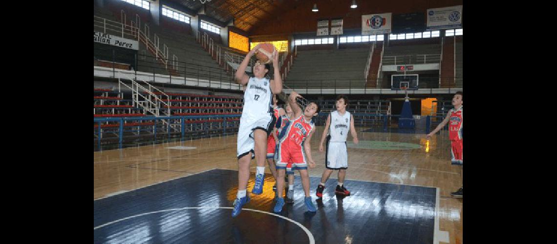 Estudiantes enfrentÃ³ a Sport Club Trinitarios de BolÃ­var por la Divisional A 