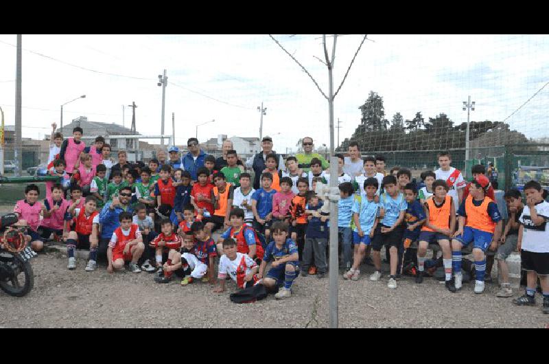 Chicos de distintos barrios jugaron otra fecha del torneo barrial 