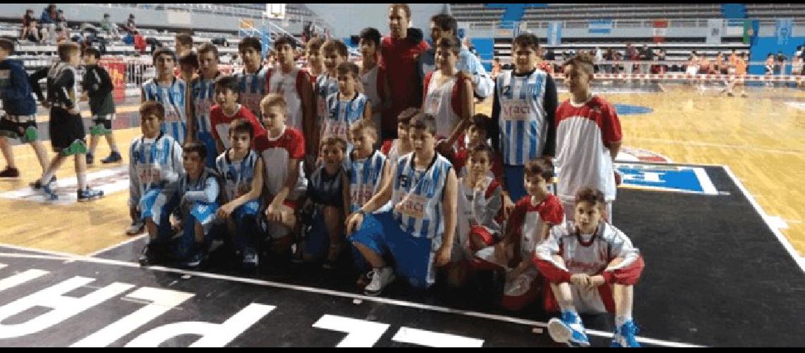 Tres equipos de Racing de La Madrid participaron de un encuentro internacional de bÃ�squetbol 