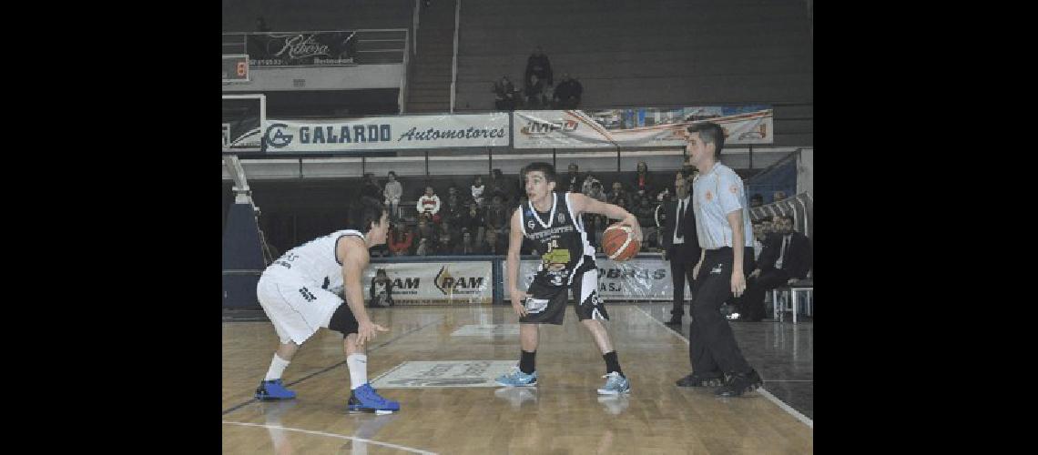 Santiago Dilascio tuvo un buen partido el viernes ante el Lobo 