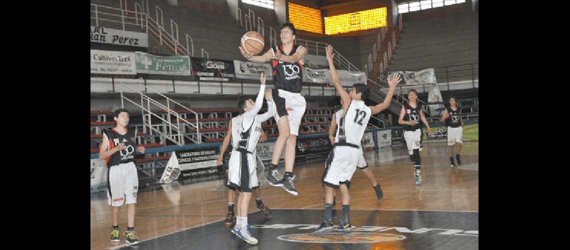 Estudiantes recibiÃ³ a Chacarita Juniors de Azul por la Divisional B 