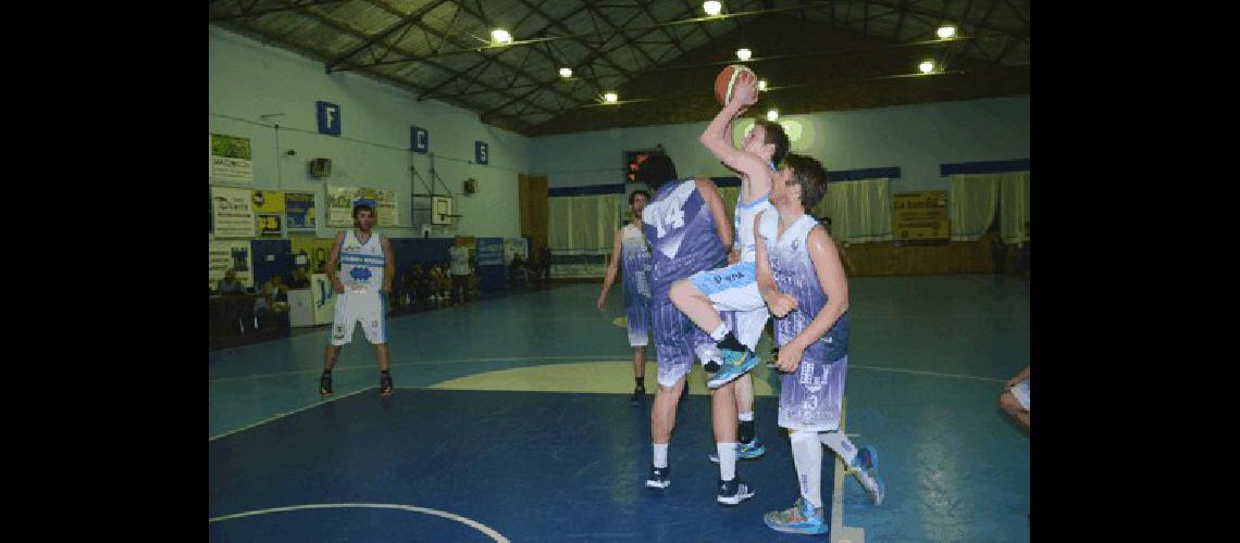 Ferro Carril Sud viene de ganarle el clÃsico del riel como local a El FortÃ­n por 78-58 