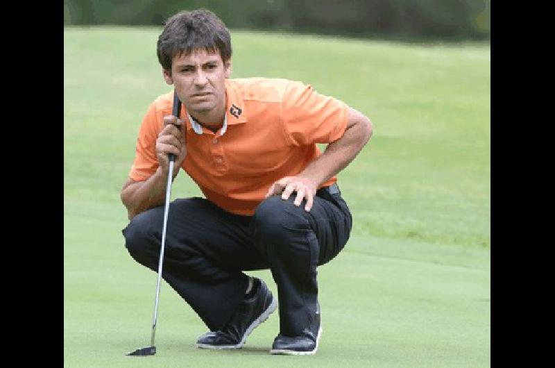 Alan Wagner antes de ejecutar un putt en el hoyo 18 