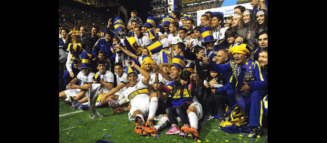 El festejo de Boca con la copa La imagen tan esperada finalmente se concretÃ³ despuÃ©s de la victoria ante Tigre 