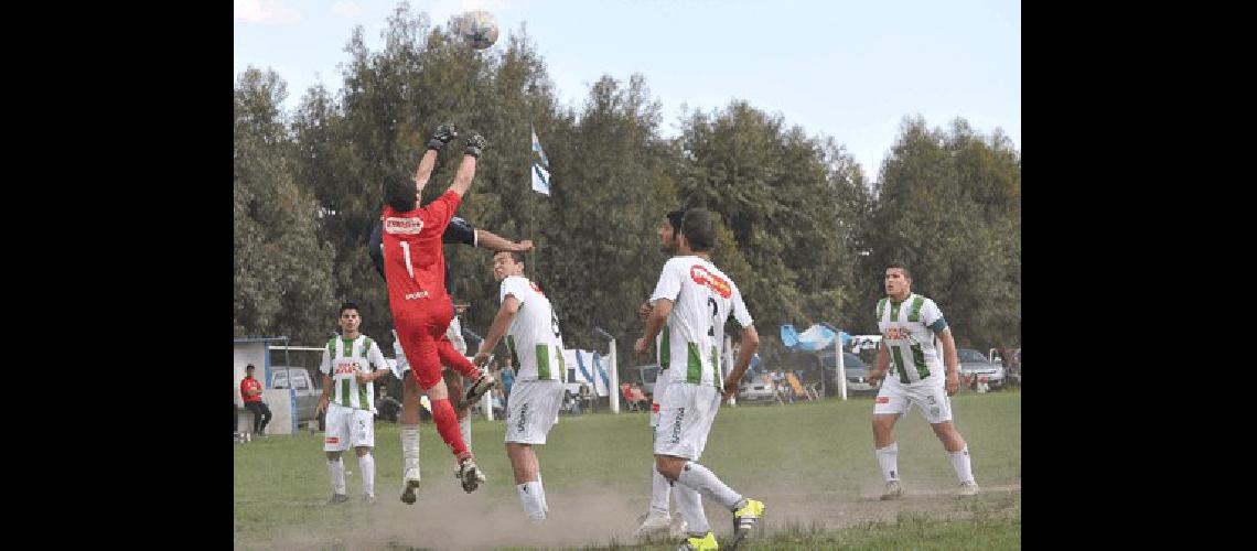 AtlÃ©tico Hinojo eliminÃ³ a Sierra Chica en uno de los duelos de cuartos de final 