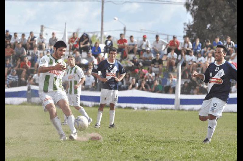 AtlÃ©tico Hinojo que viene de ganar el clÃsico se medirÃ ante LujÃn en la cancha de Ferro 