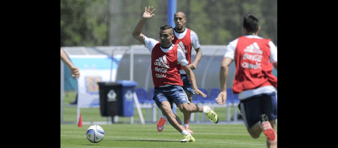 Gabriel Mercado la novedad en el entrenamiento de la Argentina en Ezeiza 