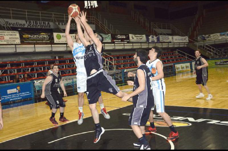 Estudiantes cayÃ³ como local ante Racing A Club en el primer juego 