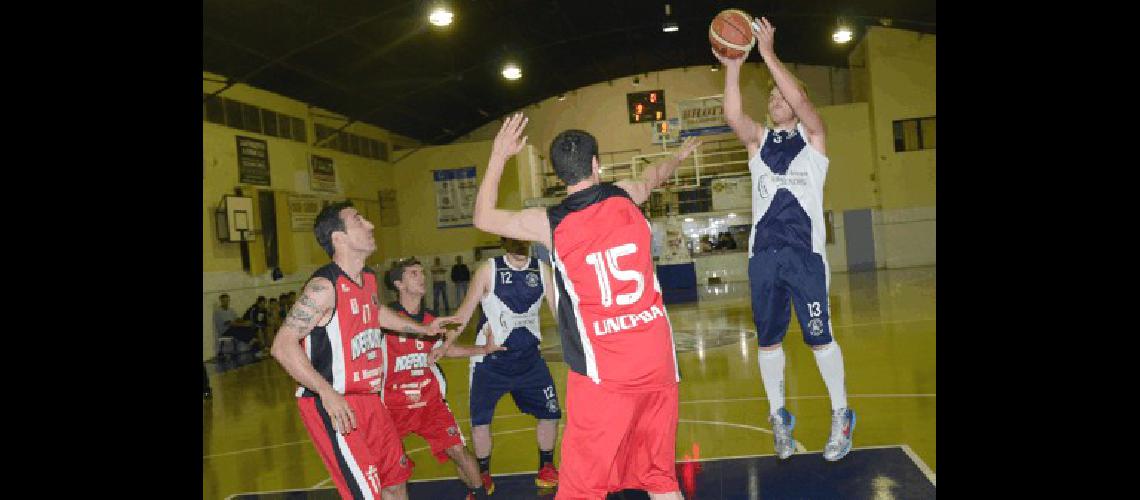 En el primer juego El FortÃ­n le ganÃ³ a Independiente como local por 78 a 68 