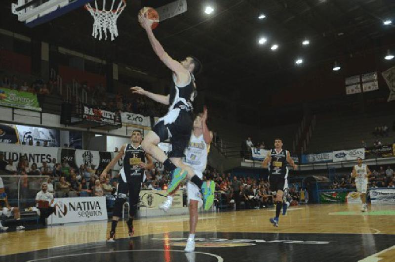 El escolta neuquino Juan Levrino anotÃ³ anoche 14 puntos incluyendo dos triples clave en el cuarto final 