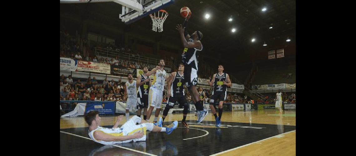 El equipo estudiantil derrotÃ³ el pasado domingo a Atenas de Carmen de Patagones 92 - 77 