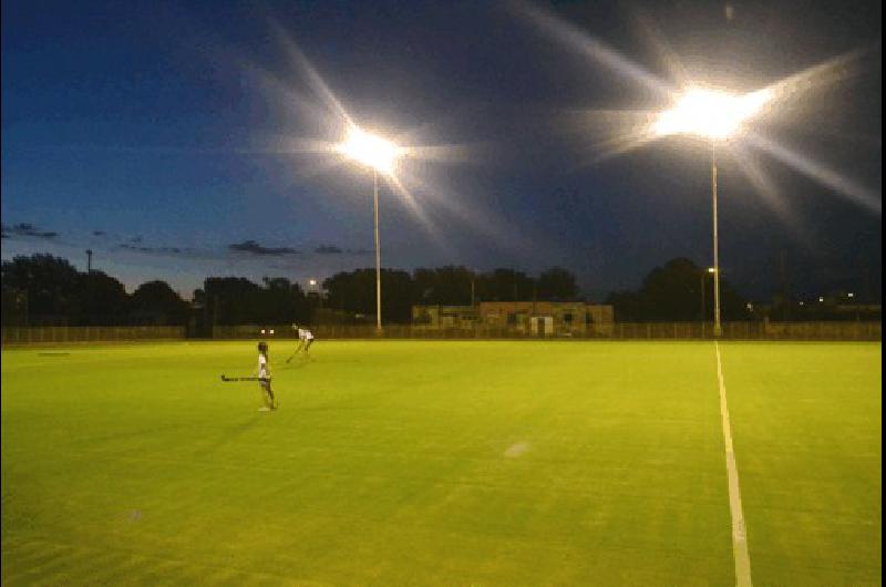 La cancha de sintÃ©tico de Estudiantes ya cuenta con iluminaciÃ³n artificial 