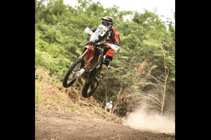 Kevin Benavides se quedÃ³ con la tercera etapa del Dakar por una penalizaciÃ³n a Joan Barreda Es la primera vez que un argentino logra semejante resultado 