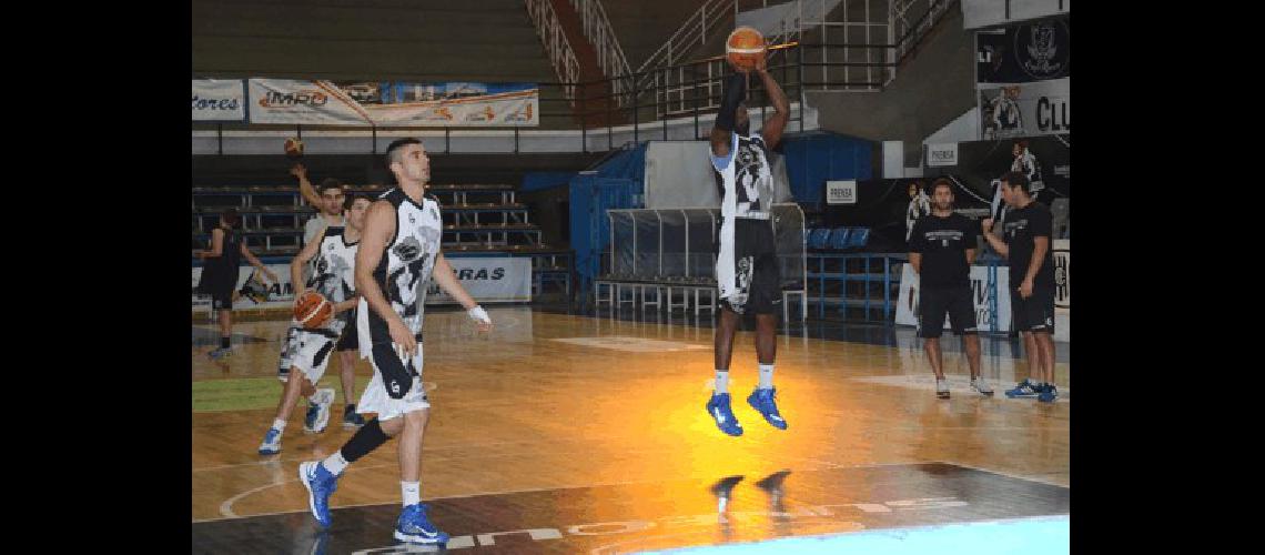 El Bataraz se entrena todas las tardes en el Maxigimnasio del Parque Carlos Guerrero 