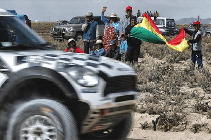 Monsieur Dakar fue seguido hoy por el espaÃ±ol Carlos Sainz a 17 segundos y por el saudÃ­ Yazeed Alrajhi 