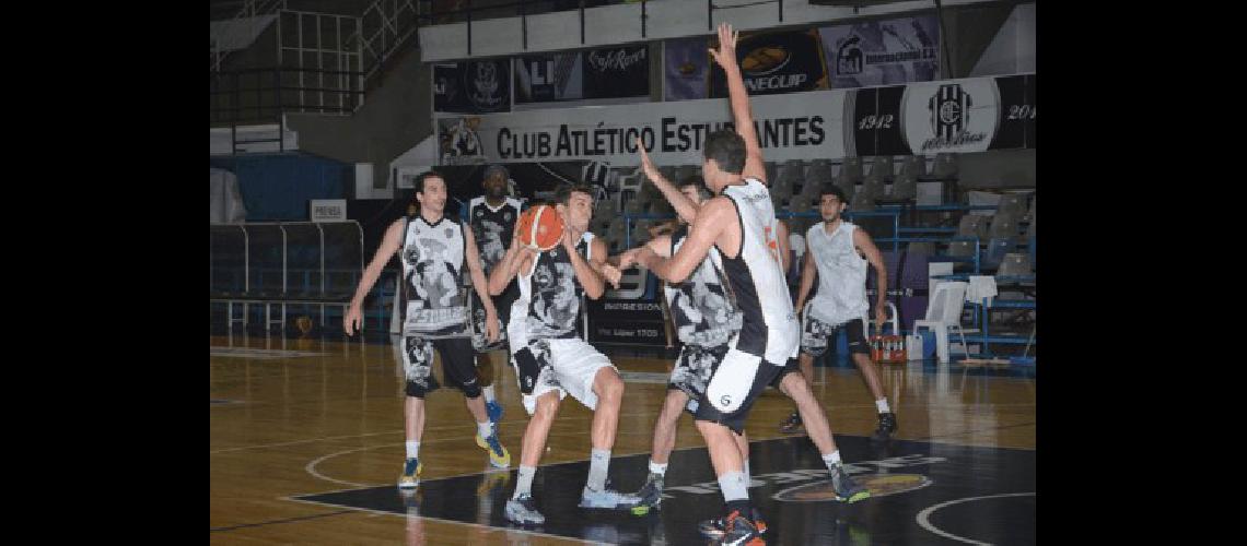 Estudiantes se entrenÃ³ ayer a la tarde y hoy buscarÃ volver al triunfo ante Petrolero Argentino 