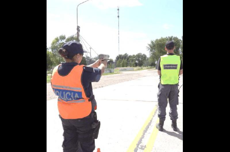 La policÃ­a e inspectores de trÃ�nsito realizan operativos de control en la planta urbana y los accesos a La Madrid 