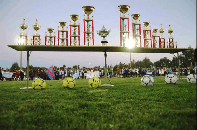 El torneo cuenta con la participaciÃ³n de cuatro clubes de la ciudad 