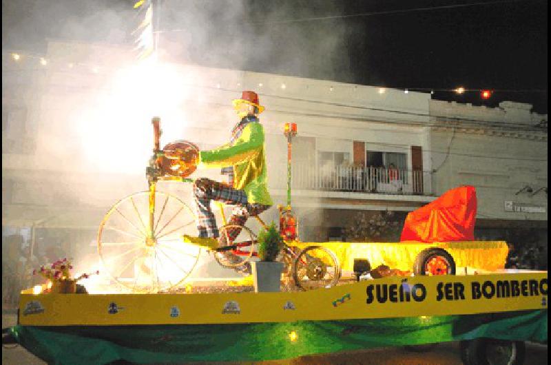 La carroza de Bomberos Voluntarios de Laprida 