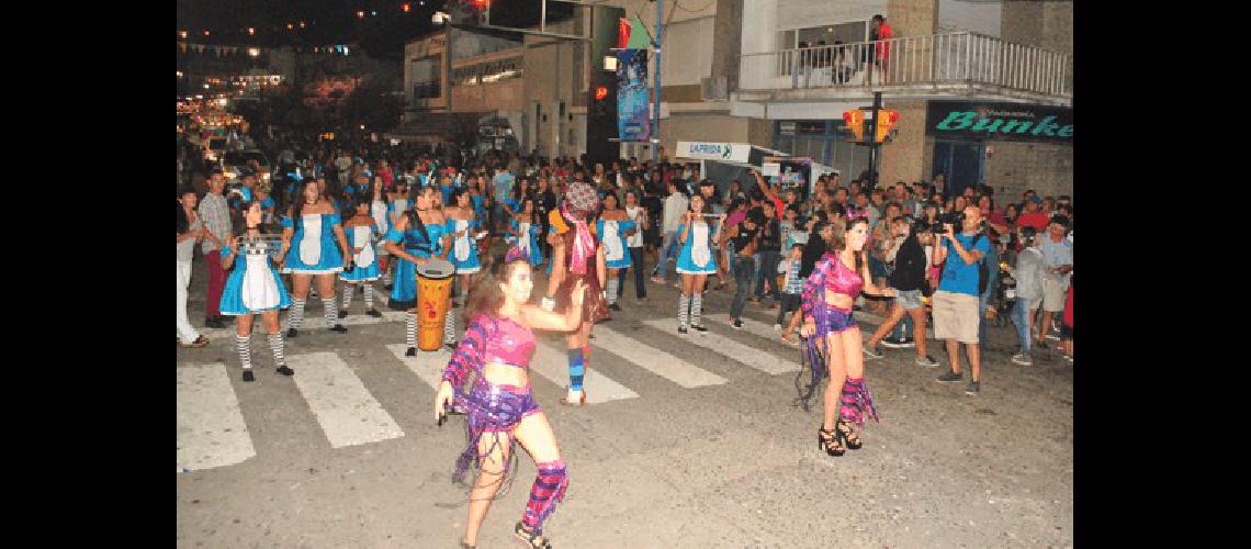 La comparsa Das Mulheres se presentÃ³ el domingo 